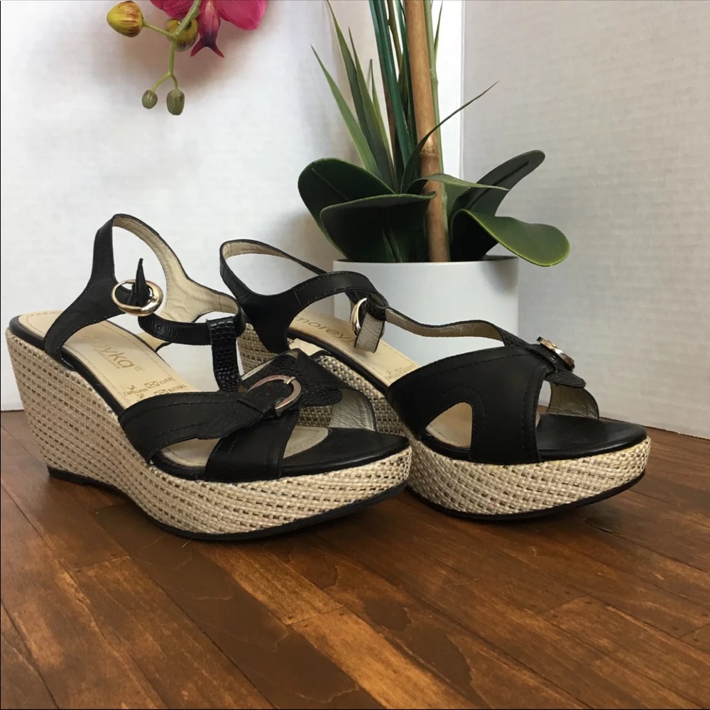 Like New Moreyka Wedges